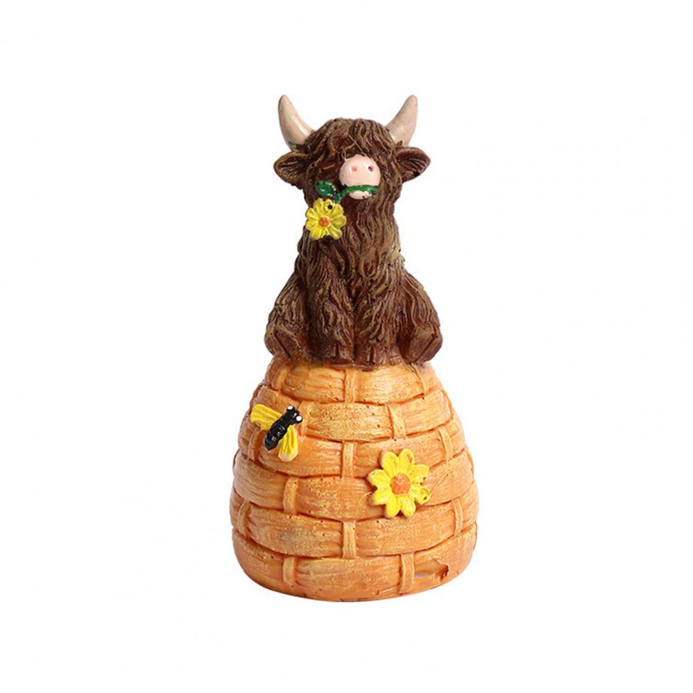 Garden Highland Cow Figurine Resin Highland Cow on Mushroom/Snail/Frog Statue for Patio Balcony Lawn Yard Resin Animal Sculpture