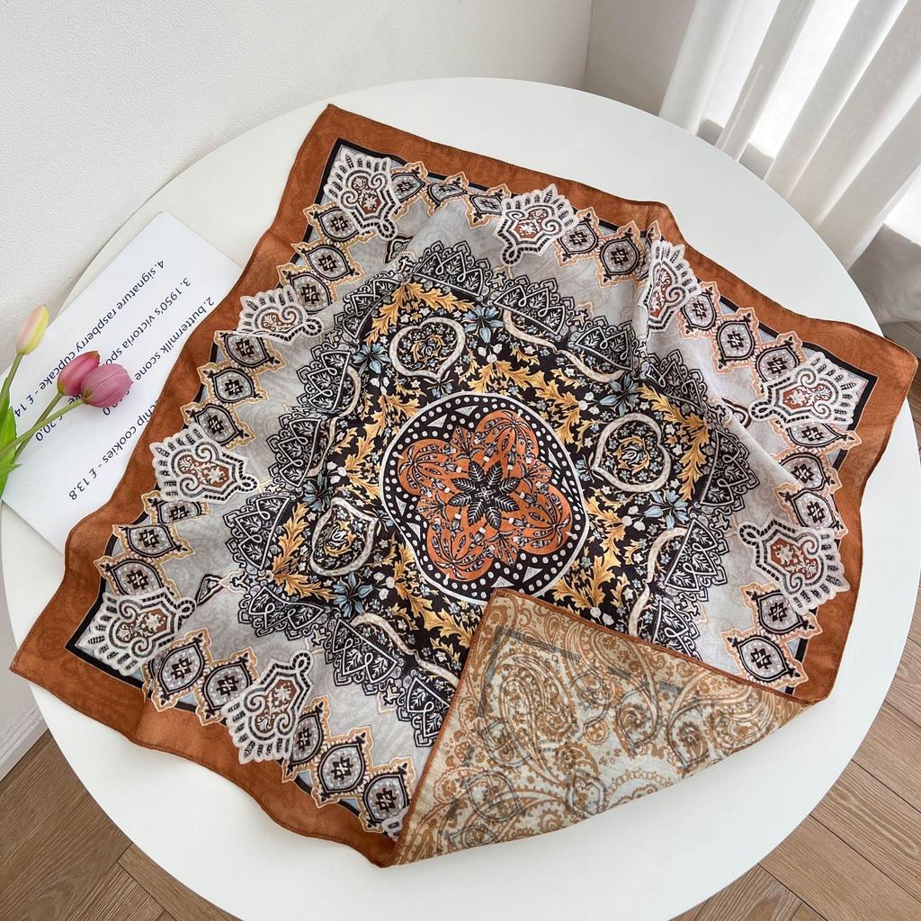 Summer new double-sided velvet scarf air-conditioned room with shawl women travel photo thin sunscreen 61 small square scarf