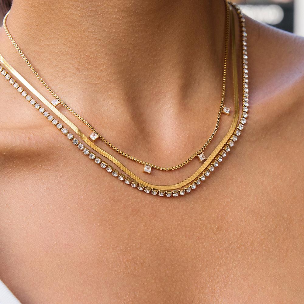 Classic design, 18K gold square white zirconium pendant, diamond chain, blade chain, three-layer necklace jewelry