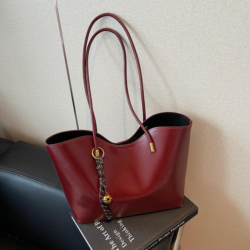 2025 New Versatile Women's Bags Niche High Sense Trend Commuter Women's Bags Fashion Retro Oilskin Tote Shoulder Bag