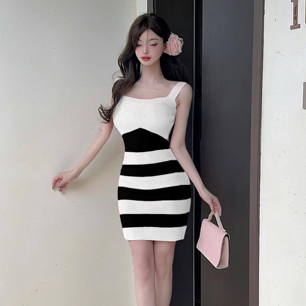 

New striped splicing contrasting color tight suspender hip vest dress hip skirt slim suspender skirt One size fits all білий