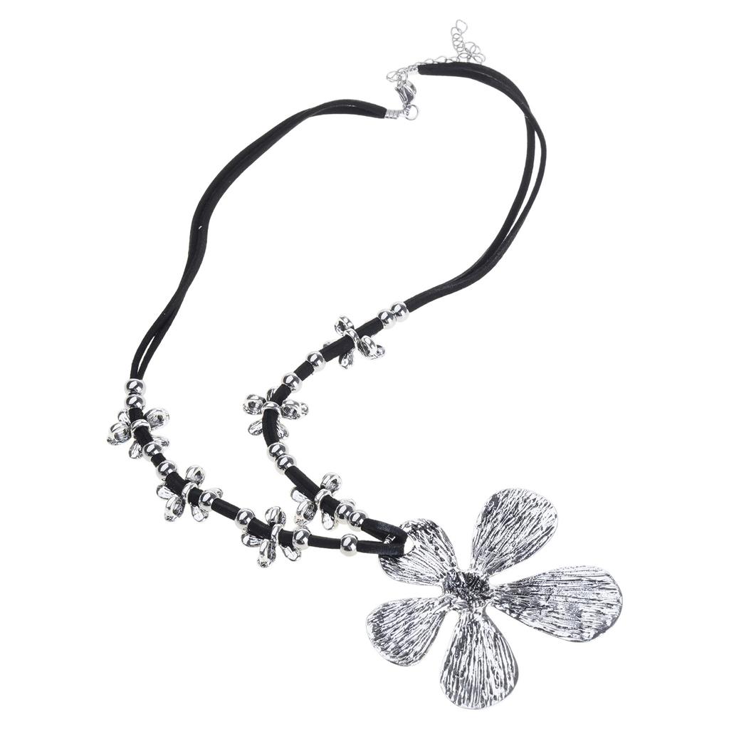 Statement Textured Flower Necklace Floral Shape Neckchain Adjustable Clavicle Chain Elegant Blossom Jewelry for Weddings