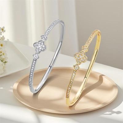 Elegantes Zirkon-Vierblättriges Klee-Armband mit Funkeln - Leichter Luxus Europäisches & Amerikanisches Sternenblumen-Design