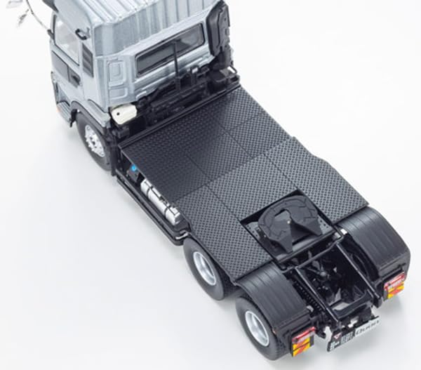 Kyosho Original UD Quon GW 6 x 4 Tractor Silver Finished Product 1/43