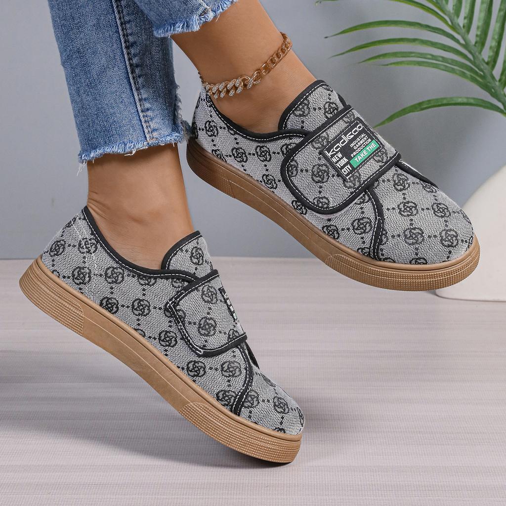 Fashion 2025 Women Winter New Plus Size Cotton Shoes Thick Base Low Top Warm Women Flat Shoes Fashionable Trendy Casual Flat Sneaker