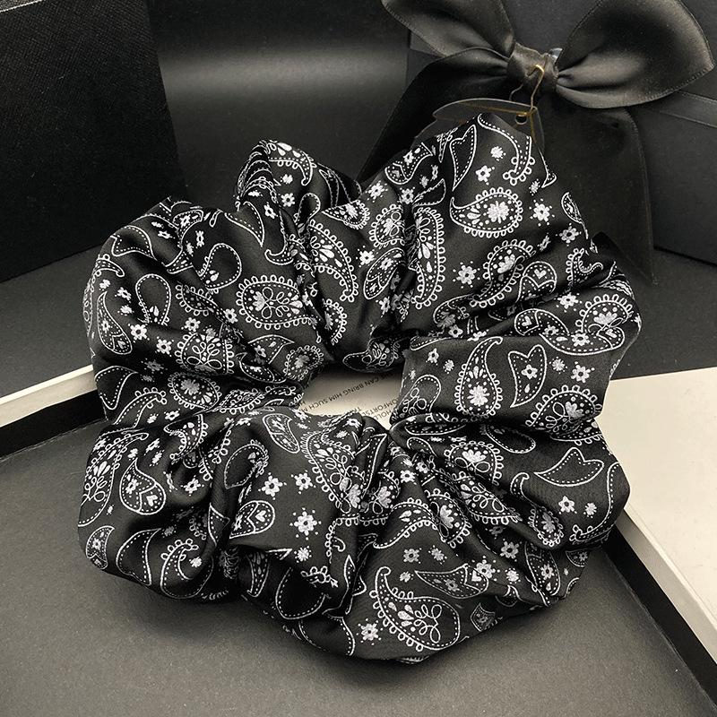 Vintage-Style Floral Scrunchie Hair Tie 2025
