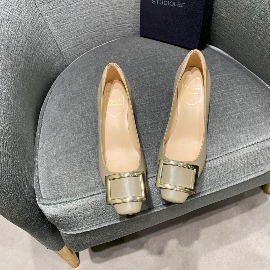 Sheepskin version~ Grape mother with the same new color temperament square head commuting high heels women's light mouth square buckle banana hee