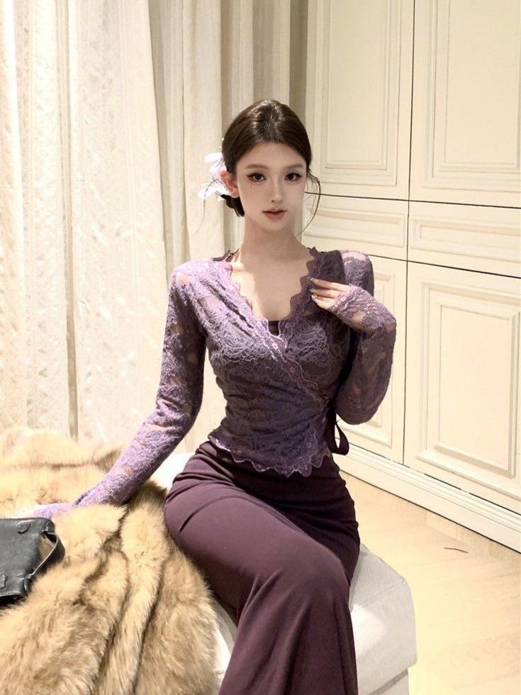 Set Top in Pizzo e Gonna a Sirena Spicy Girl: Chic Ensemble di Inizio Autunno