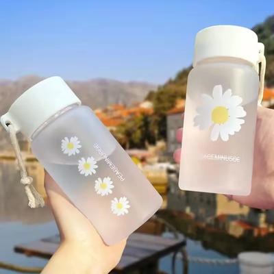 Small Daisy Frosted Plastic Mug Portable Transparent Travel Tea Cup Cute BPA-Free Water Bottle for Outdoor Use Girl Water Cup