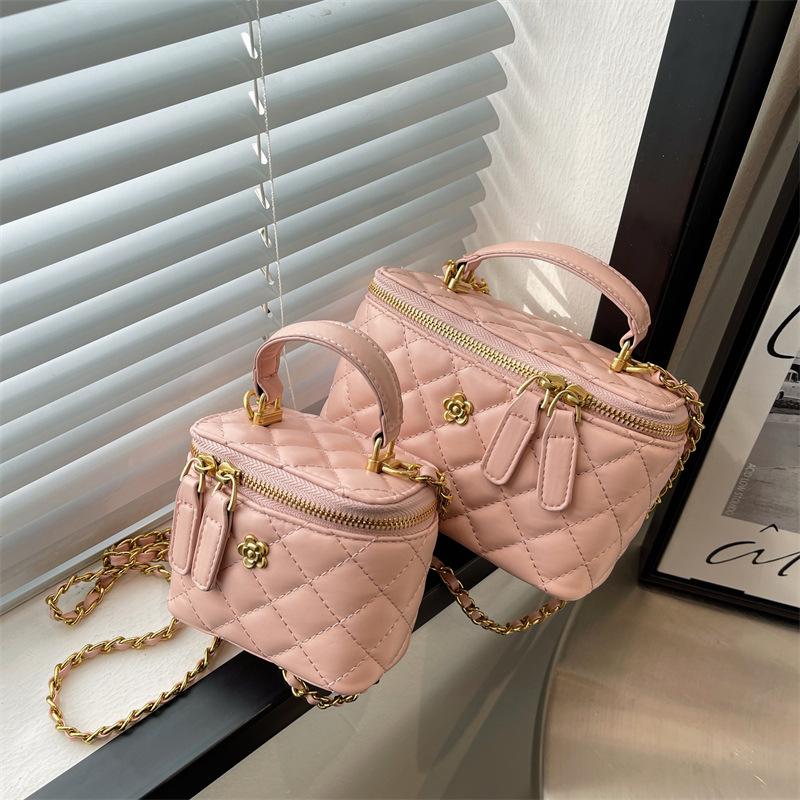 Premium textur liten väska dam ny nischdesign diamantkedja axelremsväska bärbar bucketväska