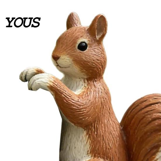 Weatherproof Yard Figurines Planter Climber Squirrel Statue, Cute Lifelike Sculpture, Resin Garden Ornaments Small Animal Figurine for Plant Pot Edge