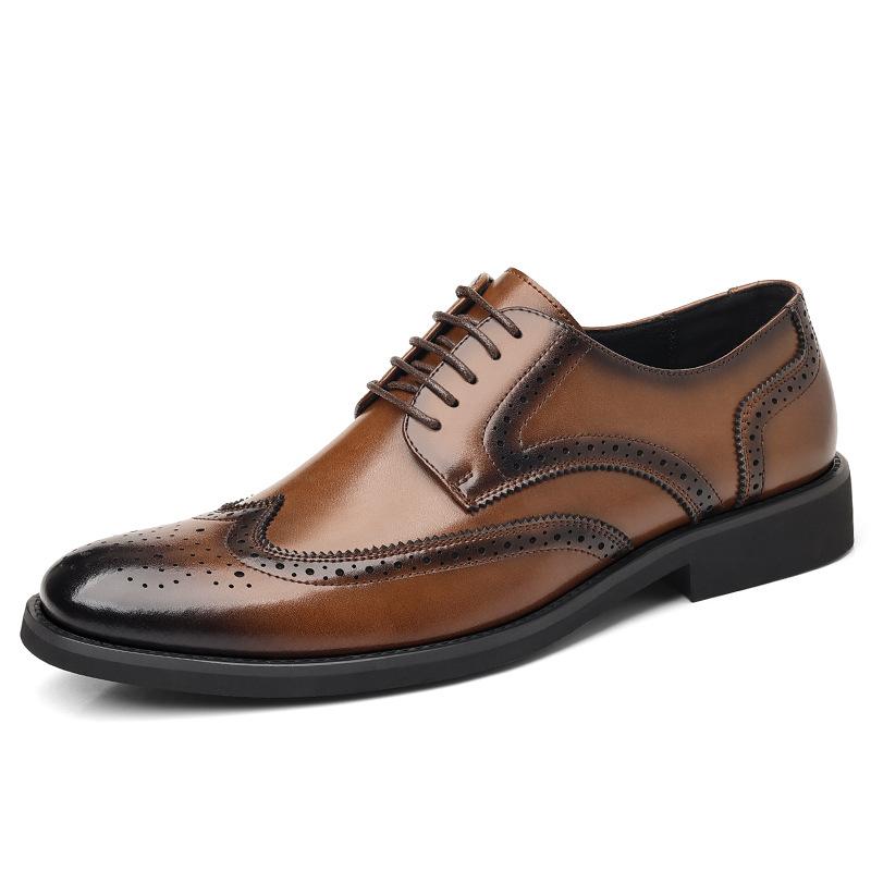 2025 New Designer Brown Brogue Shoes for Men Fashion Casual Lace Retro Dress Shoes Man Spring Autumn Pointed Wedding Shoe Man