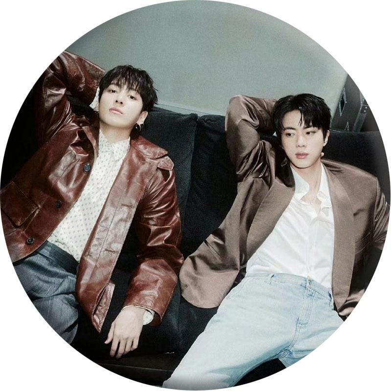 BTS Celebrity Merchandise: Magazine Cover Mirror Keychain Pendant & Tinplate Badge Badge