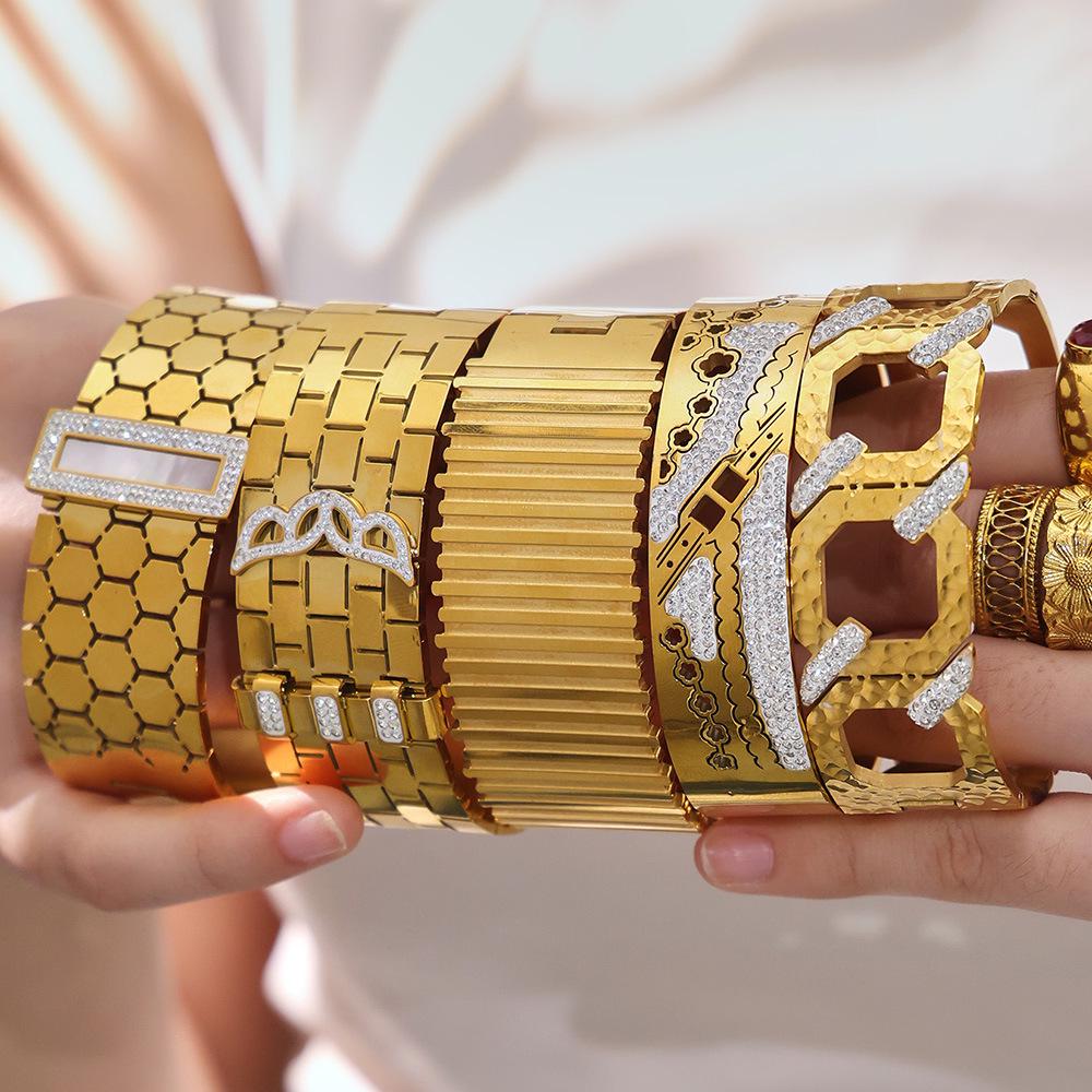 18K Gold Plated Honeycomb Pattern Stainless Steel Wide Bracelet with Zirconia Inlaid - European & American Fashion.