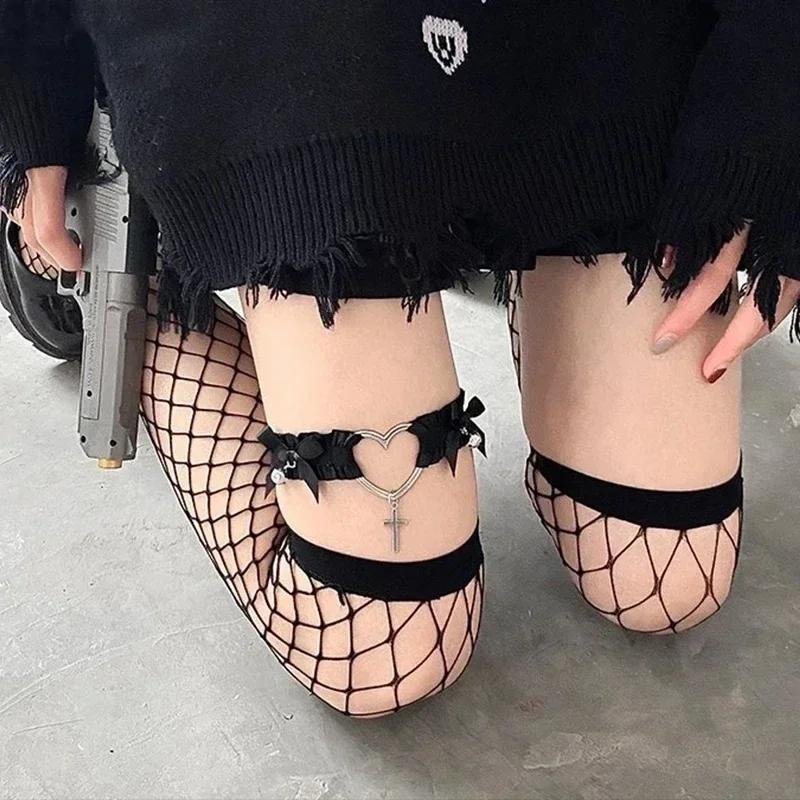Heart-shaped Leg Rings, Thigh Chains, Collarbone Chains, Choker Collars, Women's Neck Straps and Neck Chains Are Versatile