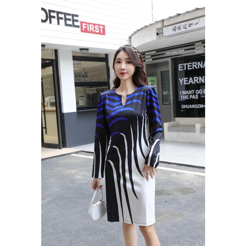 The new women s fashion printed long-sleeved dress has an elegant temperament M