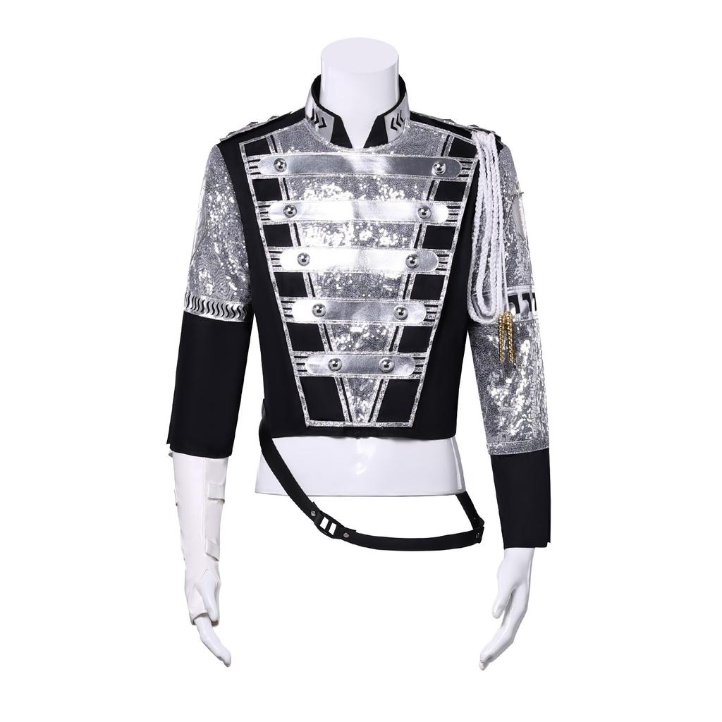 La star suprême du Roi de la Pop, Michael Jackson, se produit dans le même costume en cuir