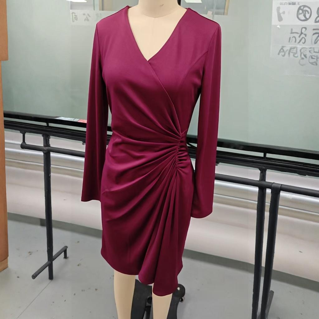 Damen Einfarbiges Bodycon Rock Langärmlig V-Ausschnitt Plissiertes Design Sinn Kleid