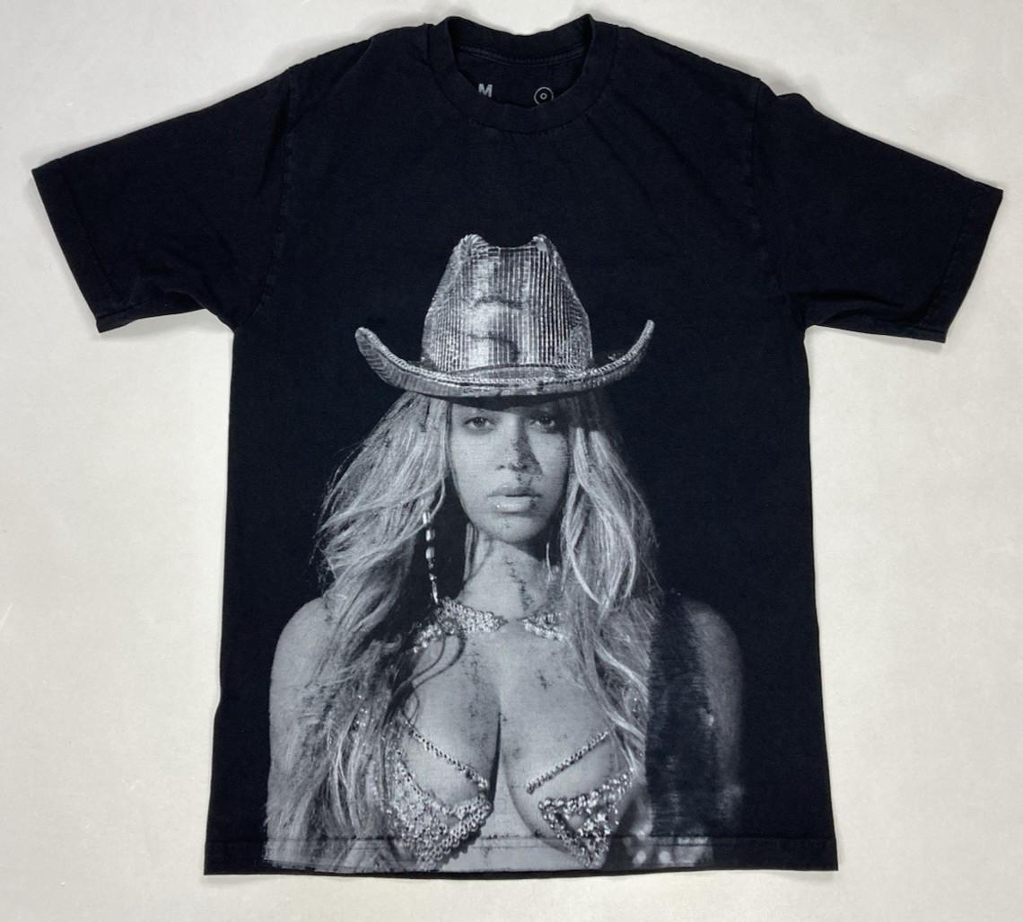 Beyonce Renaissance World Tour 2023 RTW Graphic T-shirt Men Medium Short Sleeve S