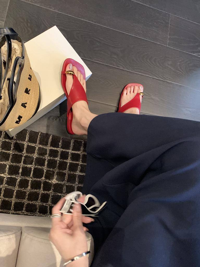 Sheepskin Version of Grape Mother, the Same Herringbone Metal Cover Toe Leather Slippers, Women's Summer Wear Square Head Low Heel Cool Slippers