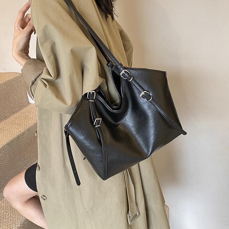 Women's bag 2025 new trendy retro commuter to work tote bag large capacity shoulder bag high sense foreign underarm bag