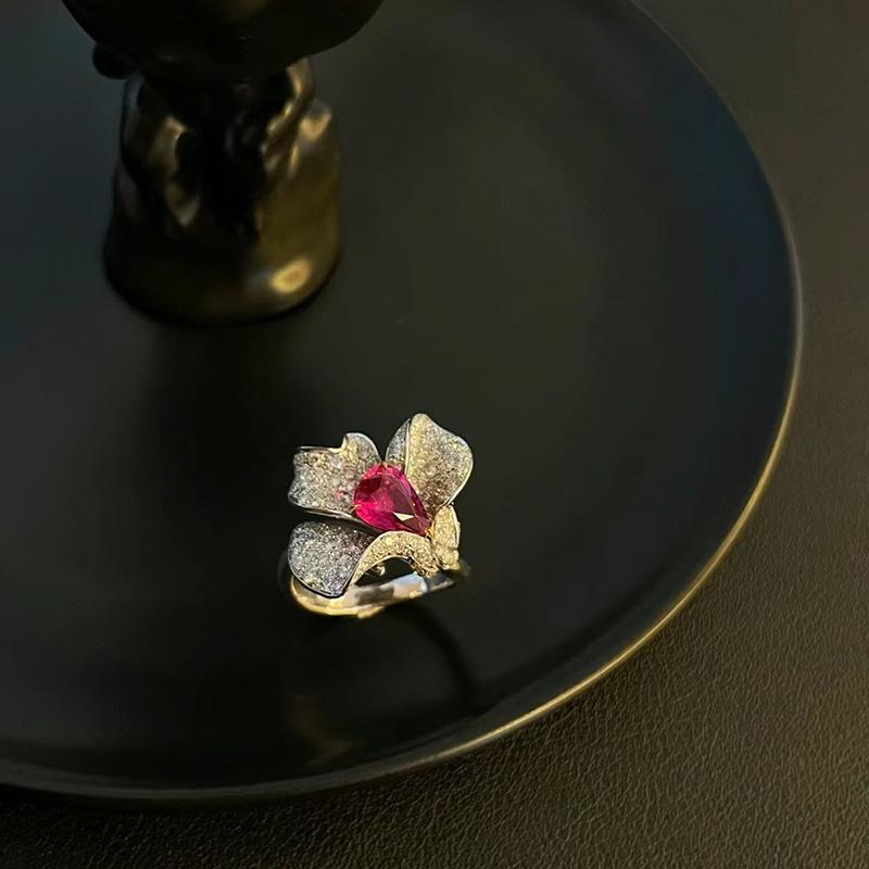 Camellia Open Ring: Elegant and Versatile Luxury for Women Adjustable