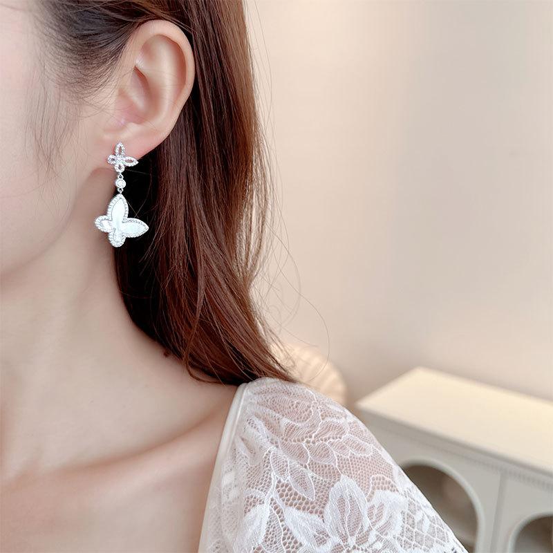 Ladies Light Luxury Design Elegant Butterfly Earrings Fashionable and Versatile Unique and Design Sense Earrings