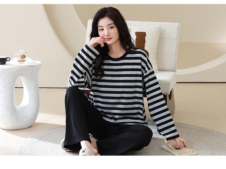 Pyjama d'automne pour femme à col rond rayé à manches longues avec coussinets de poitrine - Ensemble décontracté grande taille pour la maison et l'extérieur