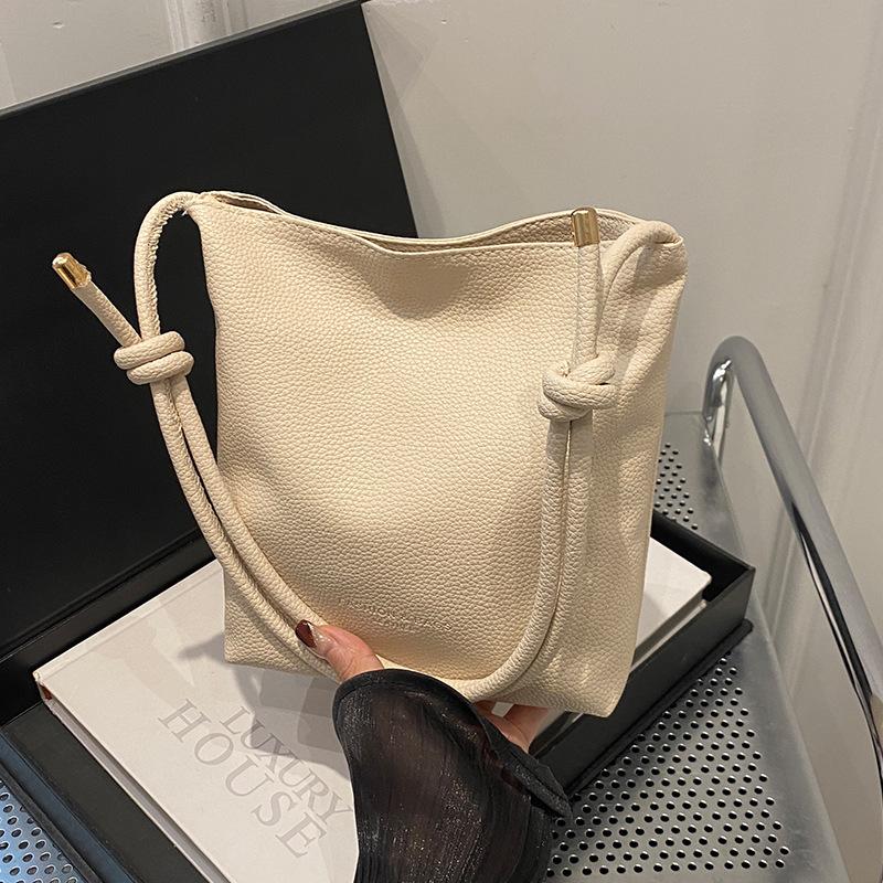 Work Commuting Bag for Women New Trendy and High-end Shoulder Bag Large Capacity Crossbody Bucket Bag