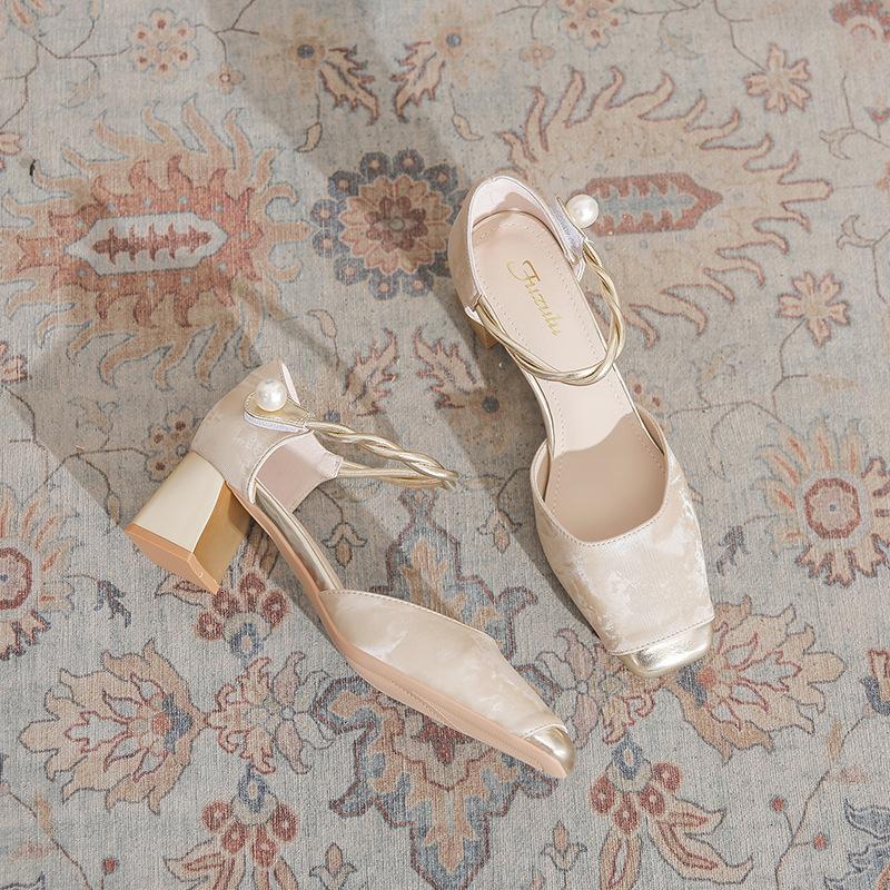 Nationalstil Damen Schuhe 2025 Neu Chinesisch Grober Absatz Rock mit Einem Riemen Mary Jane Baotou Rücken Luft Sandalen Sommer