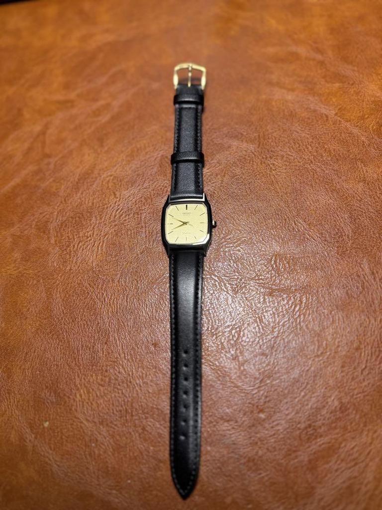 [USED] A80 Rare Working Seiko Dolce Square Watch from the 1980s