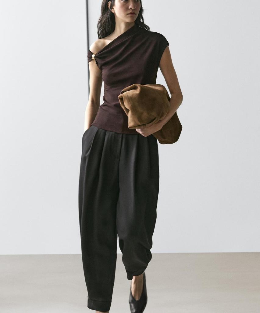 Masimodutti Asymmetrical Brooch Detail Top