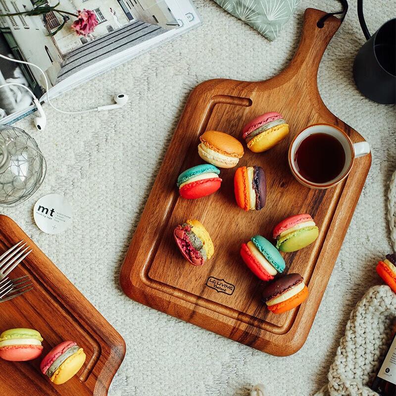 LC LIVING Acacia Wood Handle Cutting Board