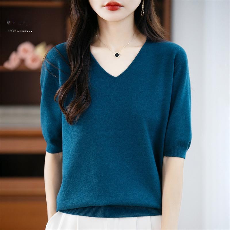 Knitted Short-sleeved T-shirt for Women A Thin V-neck Half-sleeve Top for Summer and Autumn