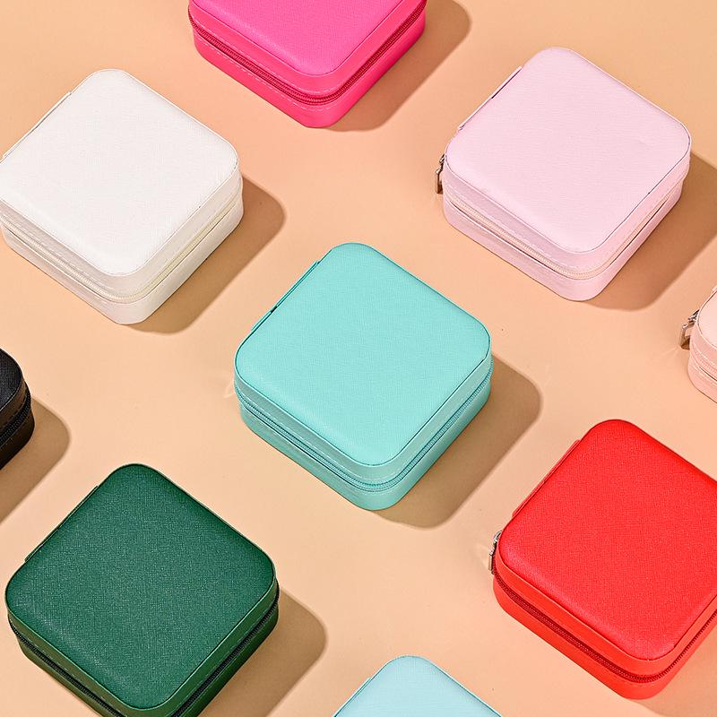 

Портативная минималистичная бархатная шкатулка для украшений для серег-пуссет и колец 10x10x5 cm