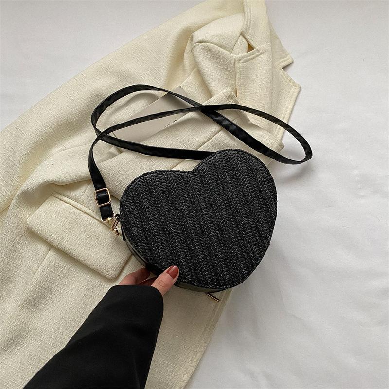 Cute Heart-shaped Small Bag Women's 2025 New Fashion Trend Korean Version Messenger Bag Solid Color Straw Shoulder Small Tide Bag