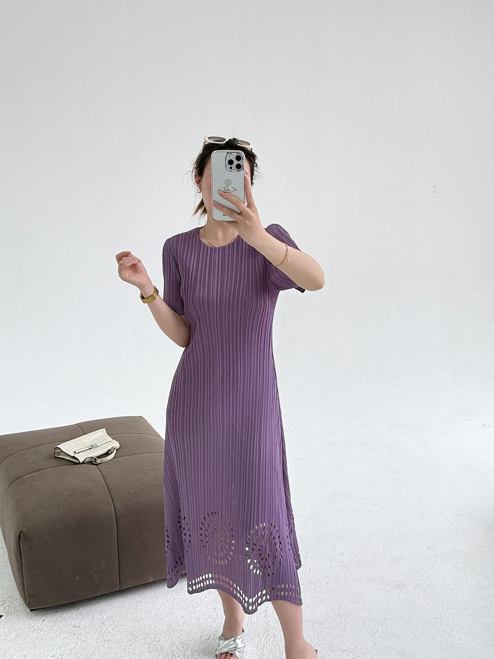 

2025 Summer French Pleated Ruched Maxi Dress - Short Sleeve, Slimming, High-End Holiday Style for Women. One Size фиолетовый