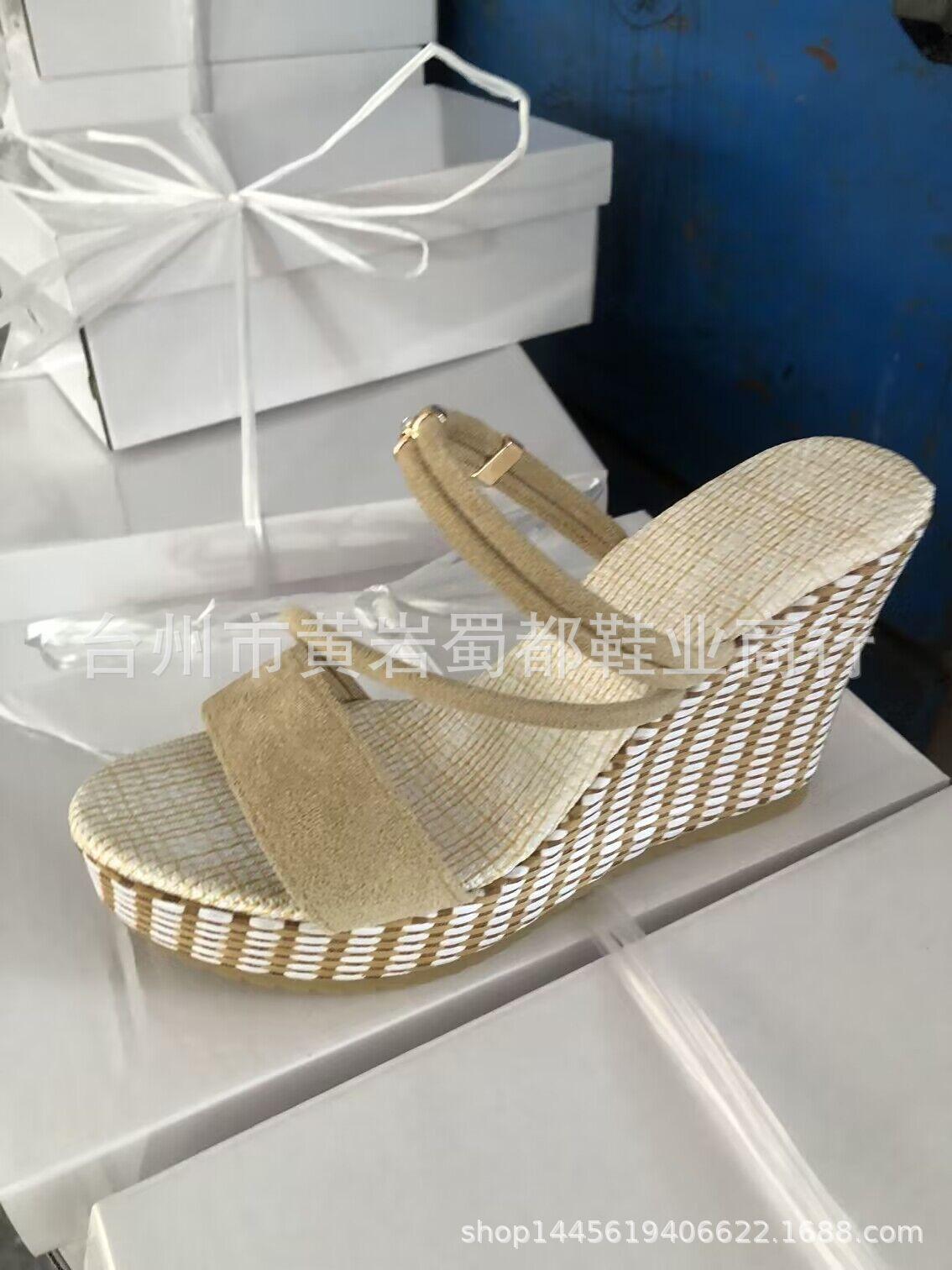 

Летние европейские и американские сандалии для внешней торговли большого размера с уклоном в воду, каблуком, две пары носков, женские сандалии с толстой подошвой, тонким ремнем, открытым носком, высокий каблук 40 бежевый