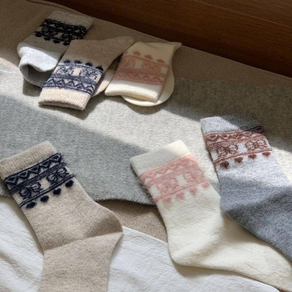 Atmosphere Medium Wool Socks Vintage Style Bow Feather Yarn Home Leisure Heat Storage Winter Warm Socks