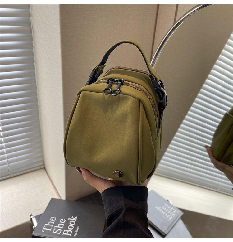 Сумка через плечо женская универсальная однотонная простая модная сумка-ракушка 2024 года — фото 8