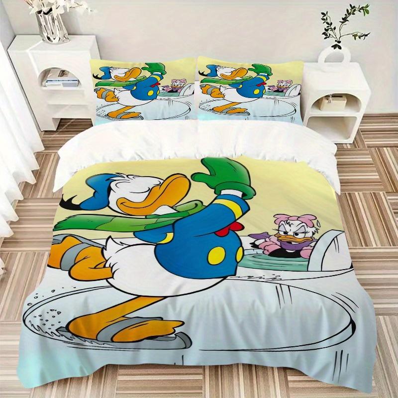 3pcs Donald Duck Ice Skating Printed Quilt Set - Includes 1 Quilt Cover and 2 Pillowcases, Machine Washable - Suitable for All Seasons.S035
