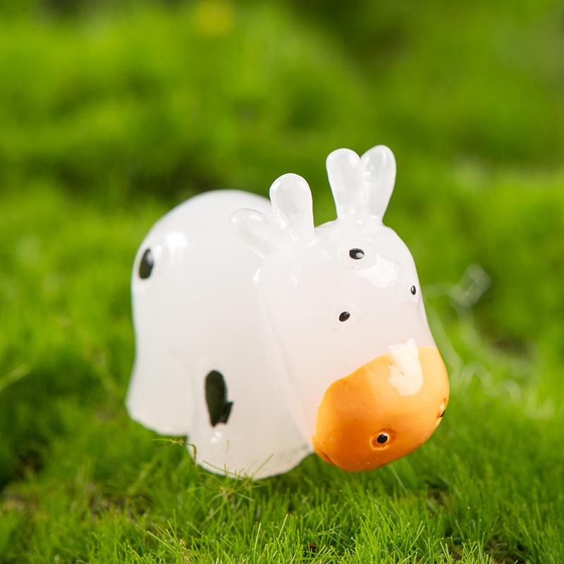 Glow-in-the-dark Cow Resin Pendant Miniature Landscape Cartoon Cute Luminous Animal Accessories Decorative Arts and Crafts