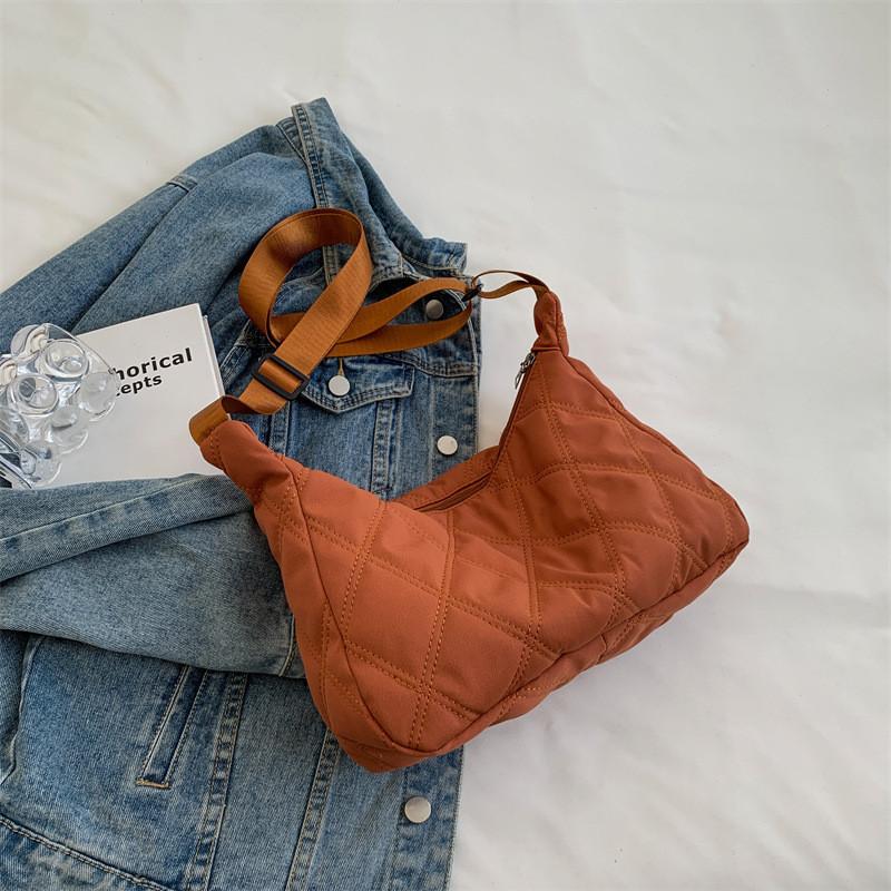 Stylish Urban Minimalist Canvas Shoulder Bag For Women Fall Winter 2023 Trendy Quilted Box Bag