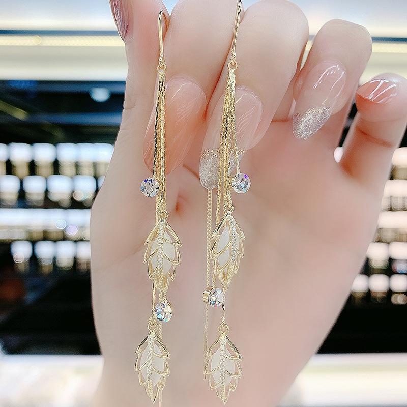 

Long Gold Branches and Jade Leaves Earline Female New Style Trendy Leaves Versatile Tassel Earrings Anti Loss Earrings