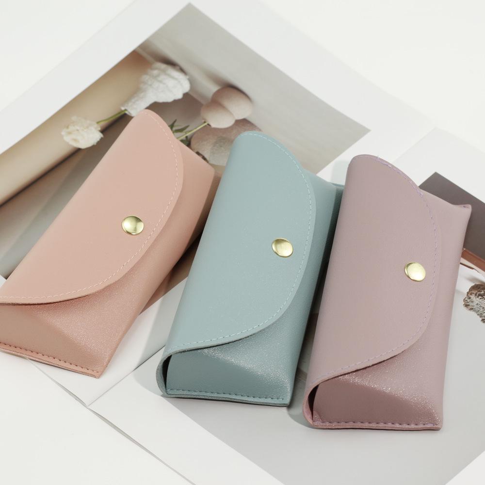 Retro Minimalist Leather Eyeglass Pouch: Soft and Portable Sunglasses Case with Anti-Pressure Design