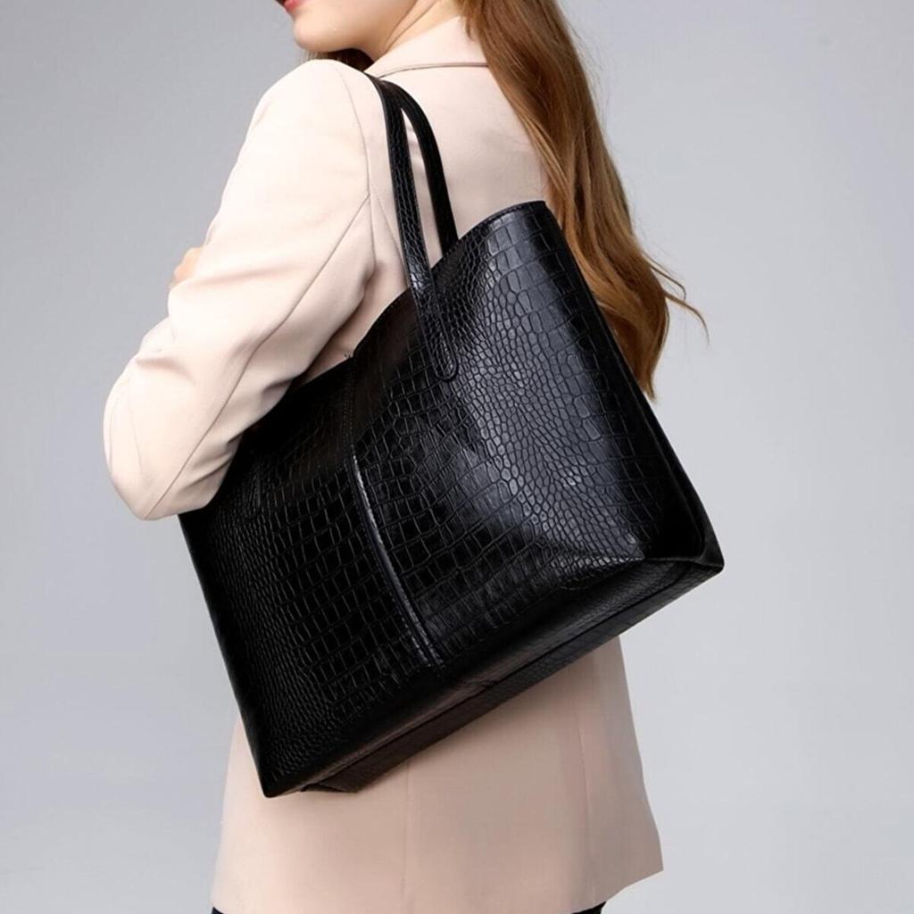 Bolso De Cuero De Las Mujer Foto De Archivo - Imagen De Minorista
