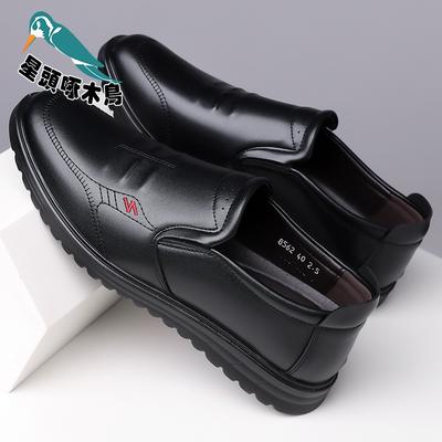 2025 New Men's Daily Casual Leather Shoes Men's Soft-soled Soft Leather Middle-aged Dad Shoes Cover Feet