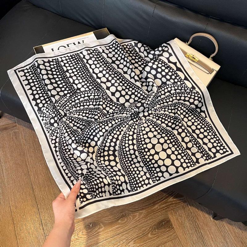 New 71 * 71cm Korean version small square scarf women's silk scarf spring and summer thin sunscreen scarf neck protection tied bag headband scarf