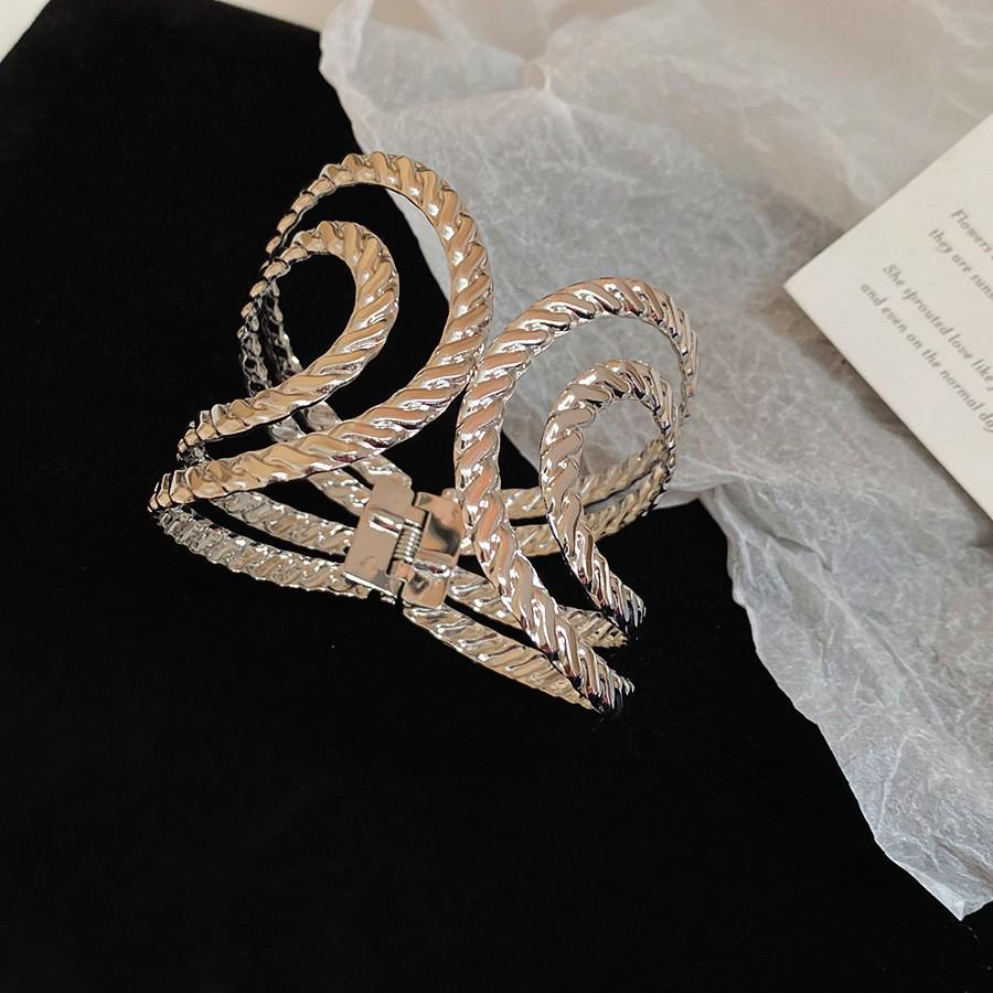 European-American Geometric Metallic Open Bangle: Simple, Versatile, Niche Design Bracelet