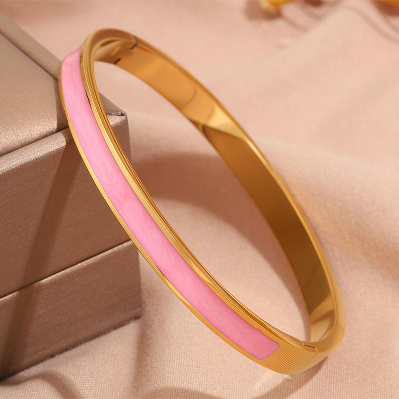 Hot-selling titanium steel bracelet, girls' high-end sense of fashion, popular light luxury in Europe and the United States, Gypsy star love diamond